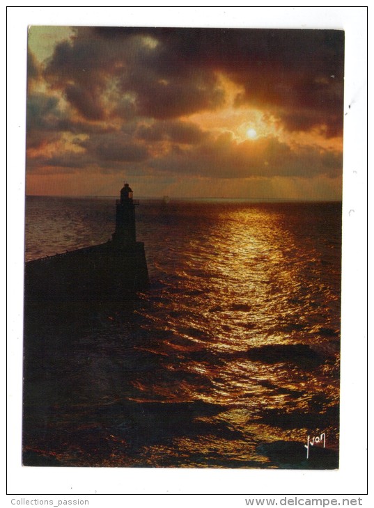 Cp , PHARE , Coucher De Soleil Sur La Mer  ,ed : Yvon , écrite 1990 , N° E.K.B. 7102 B. - Lighthouses