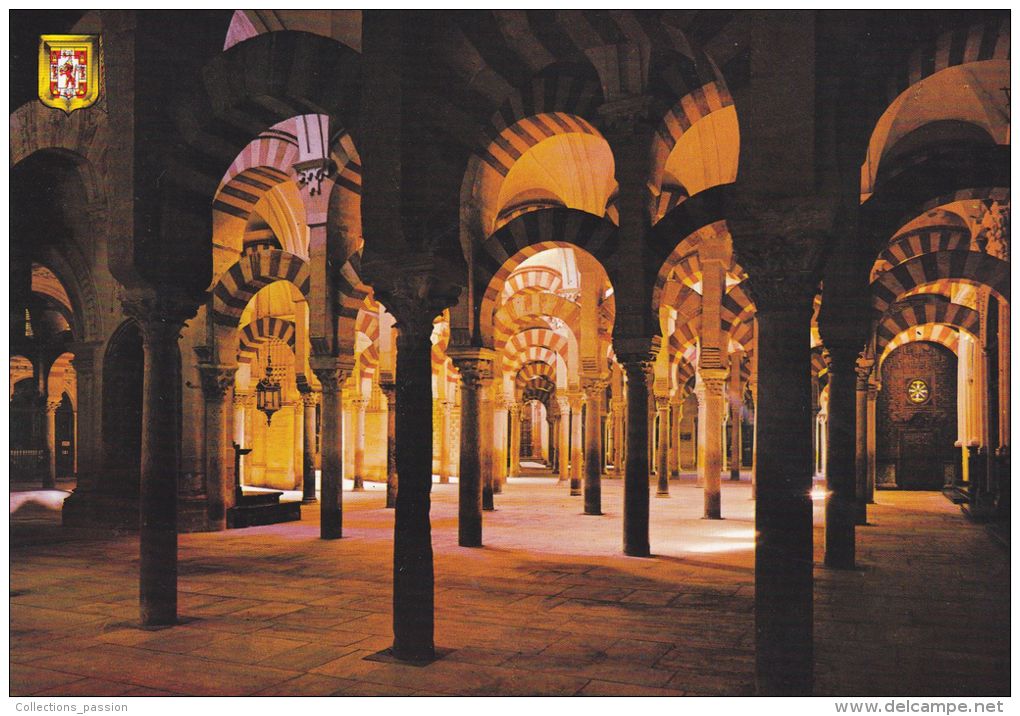 Cp , ESPAGNE , CORDOBA , La Mezquita , La Berinto De Columnas - Córdoba