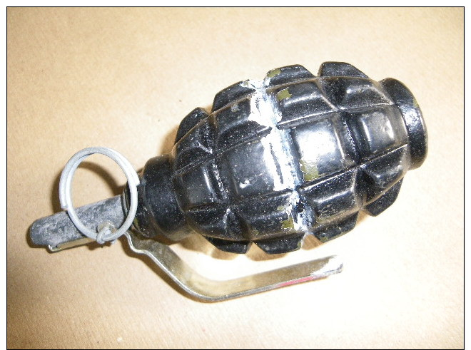 Grenade Mle F1 Défensive Noire, Pays De L' Est (inerte) - Equipement