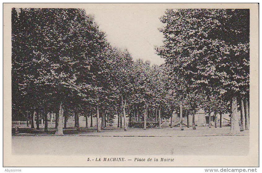 58 LA MACHINE - Place De La Mairie - D18 811 - La Machine