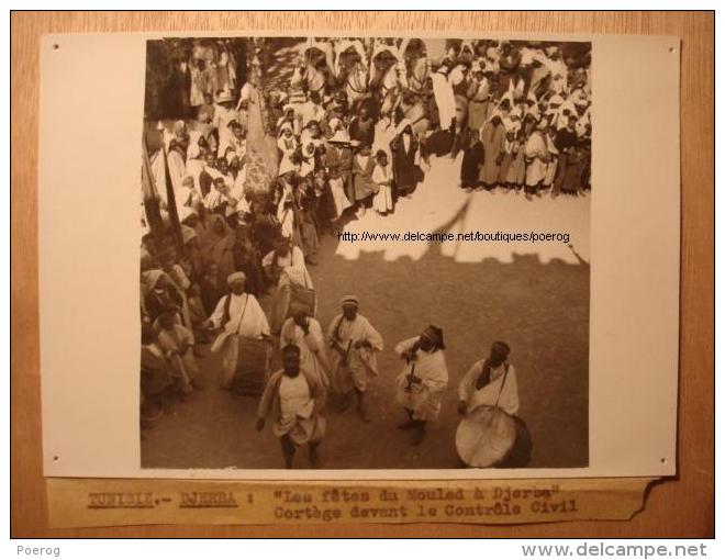 PHOTO 17X12 - TUNISIE DJERBA LES FETES DU MOULED MAWLID - CORTEGE DEVANT LE CONTROLE CIVIL - Tirage D'époque ANNEES 1940 - Places