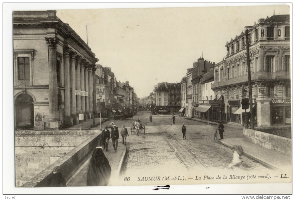 SAUMUR. - La Place De La Bilange - Saumur