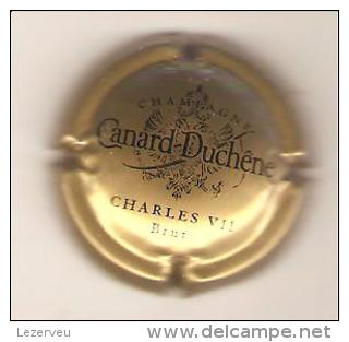 CAPSULE DE MUSELET CHAMPAGNE CANARD DUCHENE CHARLES VII Brut En Minuscules (noir Sur Or) - Canard Duchêne