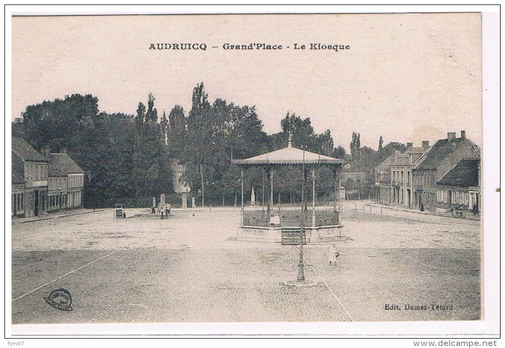 62 - AUDRUICQ - Grand'Place - Le Kiosque - Trés Bon état - Audruicq