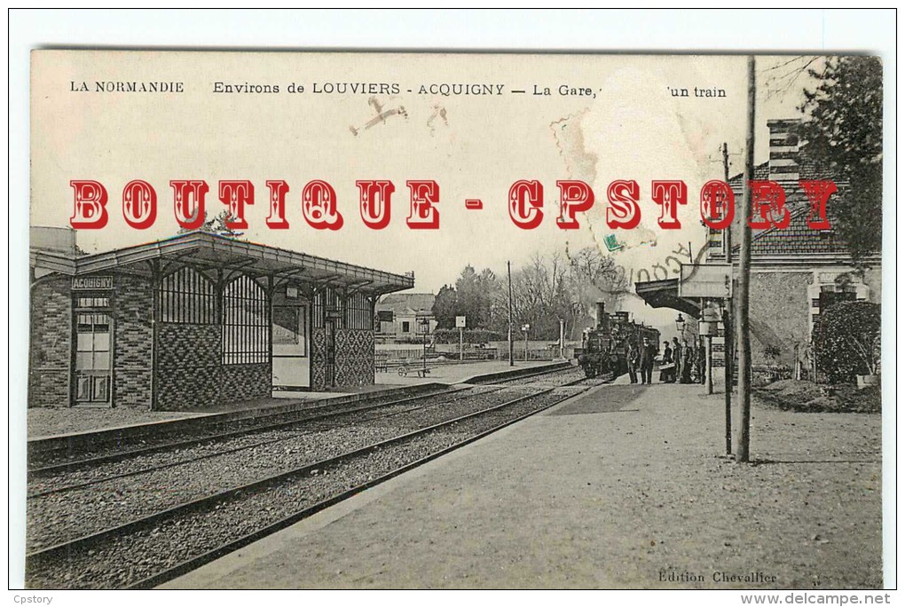 27 - ACQUIGNY - RARE < Gare Et Arrivée Du Train - Chemin De Fer - Railway Station - Bahnhof - Dos Scanné - Acquigny