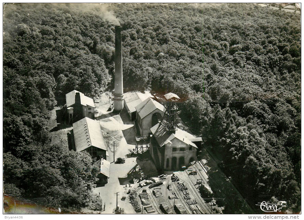 58 - La Machine - Vue Aérienne Du Puits Des Minimes - édit; Combier -CPSM En Bel Etat (voir 2 Scans) - La Machine