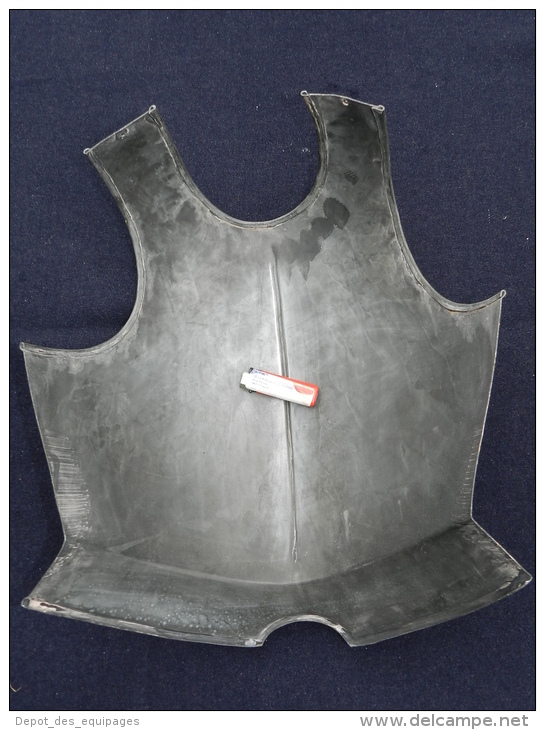 BEL ANCIEN PLASTRON CUIRASSE Ou ARMURE - Uniformes