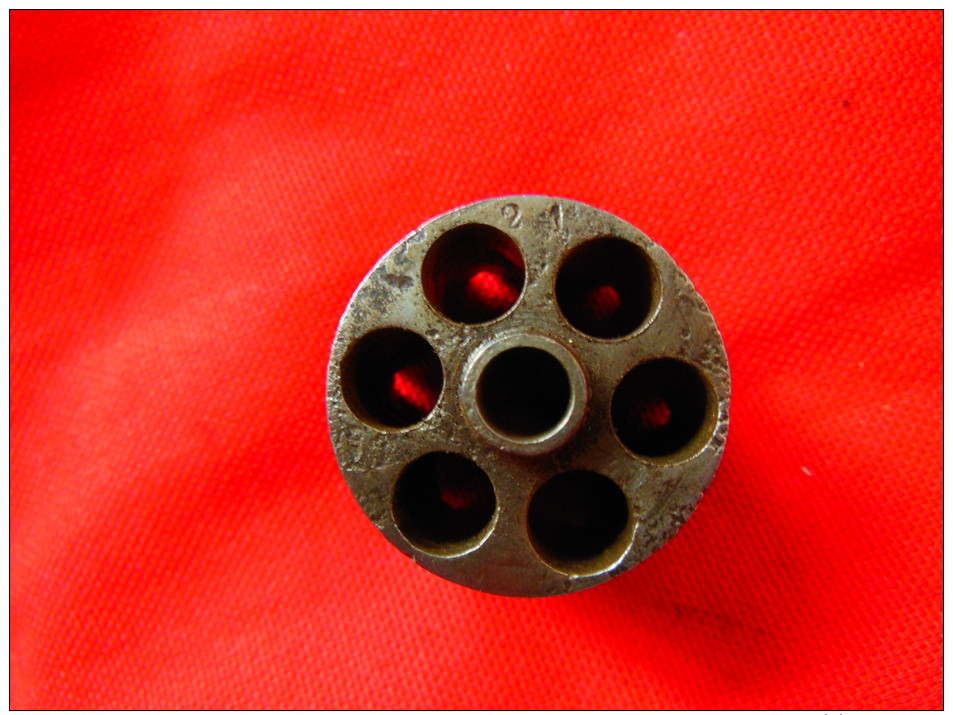 Revolver à broche broches calibre 7 mm type Lefaucheux incomplet en épave pour pièces détachées