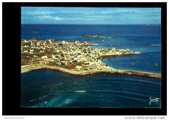 ILE DE SEIN Finistère 29 : Le Port Et Les Maisons Autour  Vue Aérienne - Ile De Sein