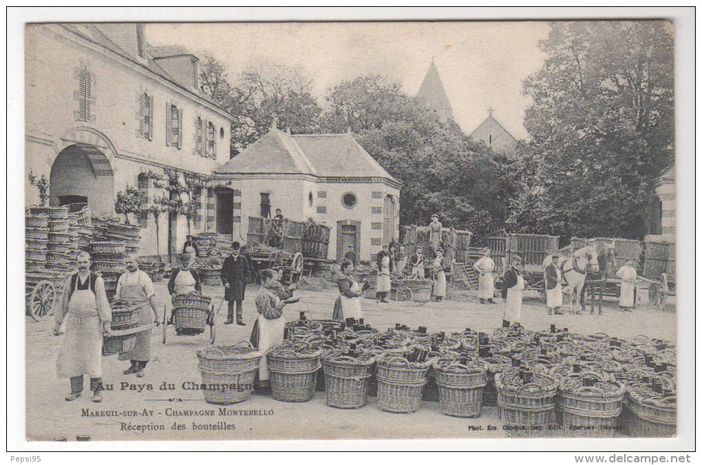 51 CHAMPAGNE MONTEBELLO / MAREUIL SUR AY ) Réception Des Bouteilles / Très Animée - Mareuil-sur-Ay