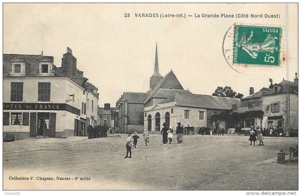 44 VARADES - La Grande Place - Côté Nord Ouest - Varades