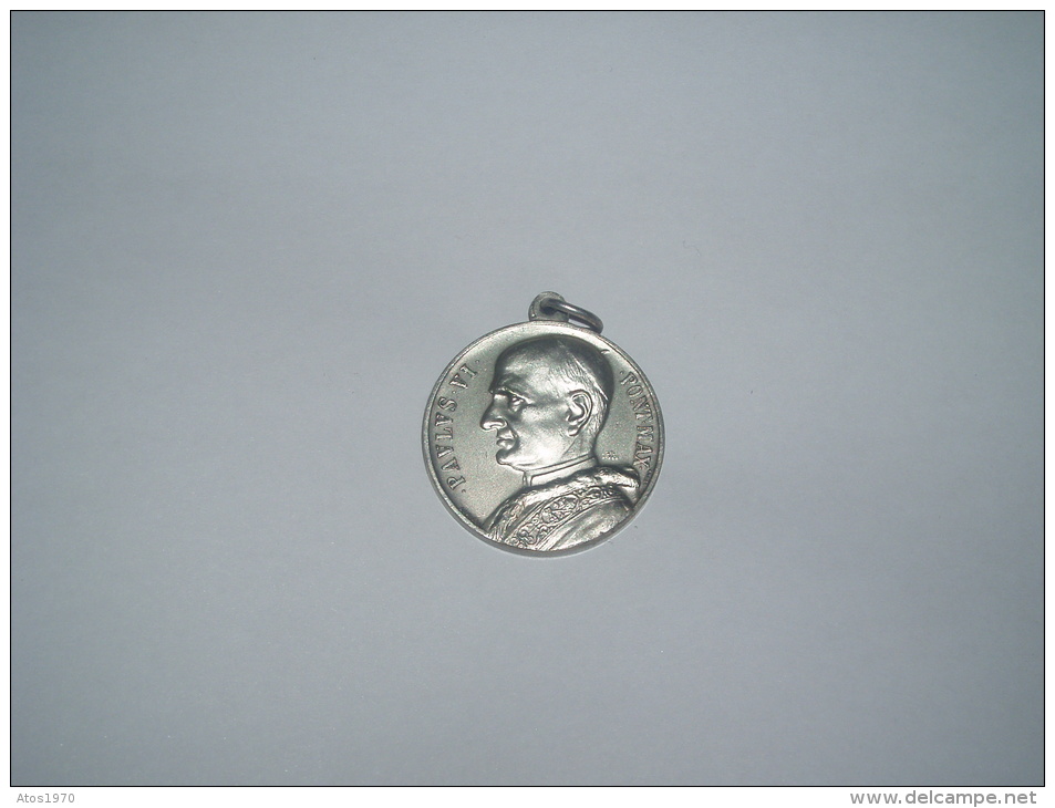 MEDAILLE RELIGIEUSE METAL A IDENTIFIER ARGENT ?. / PAULUS VI PONT. MAX. / SIGNE LORIOLI ITALY. / DIAMETRE 32MM. - Autres & Non Classés