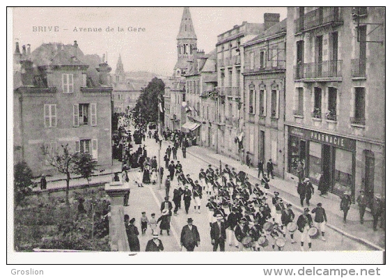 BRIVE AVENUE DE LA GARE (FETE ET FANFARE DEVANT LA PHARMACIE) - Brive La Gaillarde