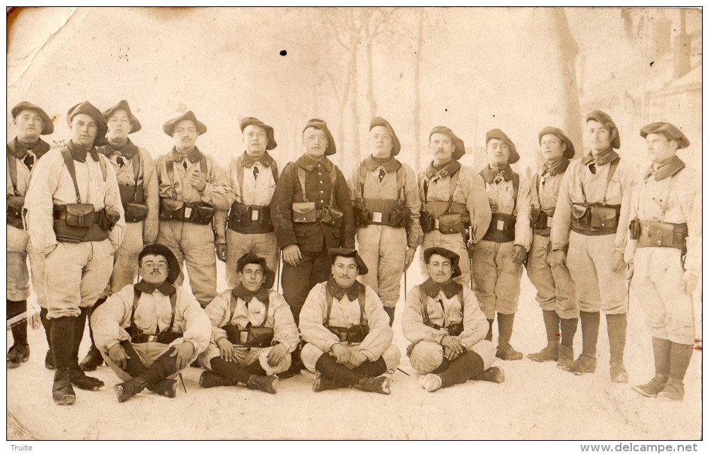 ALBERTVILLE CARTE PHOTO DU 22 EME BATTAILLON DE CHASSEURS ALPINS 2 EME COMPAGNIE  SOUS LA NEIGE RARE - Albertville