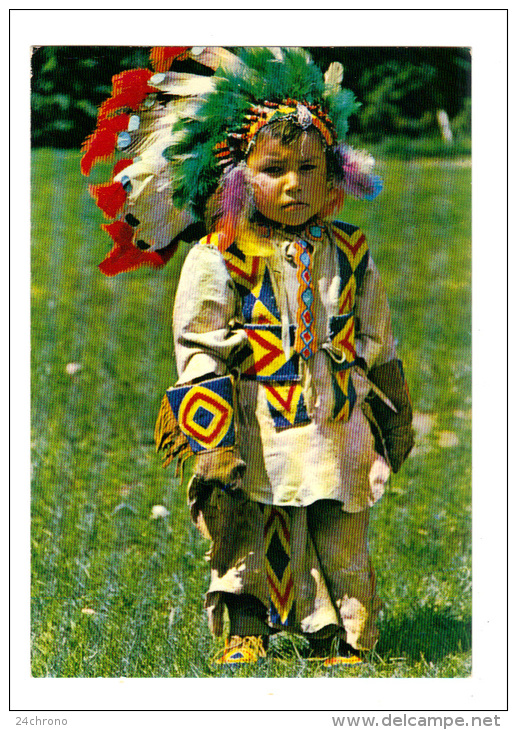 Canada: Indian Papoose, Indien, A Small Charmer In Pint Size Regalia Of A Colorful Canadian Indian Chief (13-3843) - Moderne Ansichtskarten