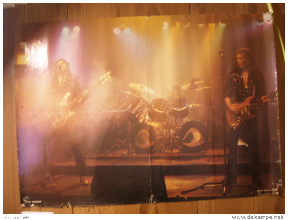MUSIQUE - MOTÖRHEAD - POSTER - MOTORHEAD - ON STAGE - LEMMY / PHILTY ANIMAL TAYLOR / EDDIE CLARKE - 84x60cm - Affiches & Posters