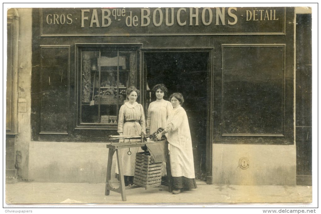 Carte Photo - Fabrique De Bouchon , Gros , Détail , Tres Belle Devanture - Negozi