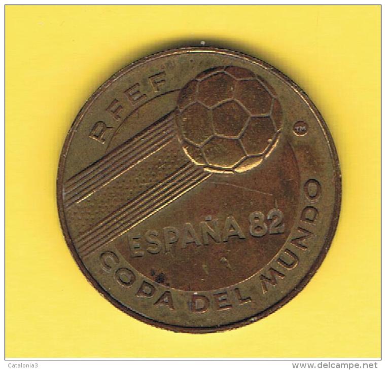 FICHAS - MEDALLAS // Token - Medal ~~ Futbol ESPAÑA 1982 - Inglaterra Campeona 1066 - Profesionales/De Sociedad