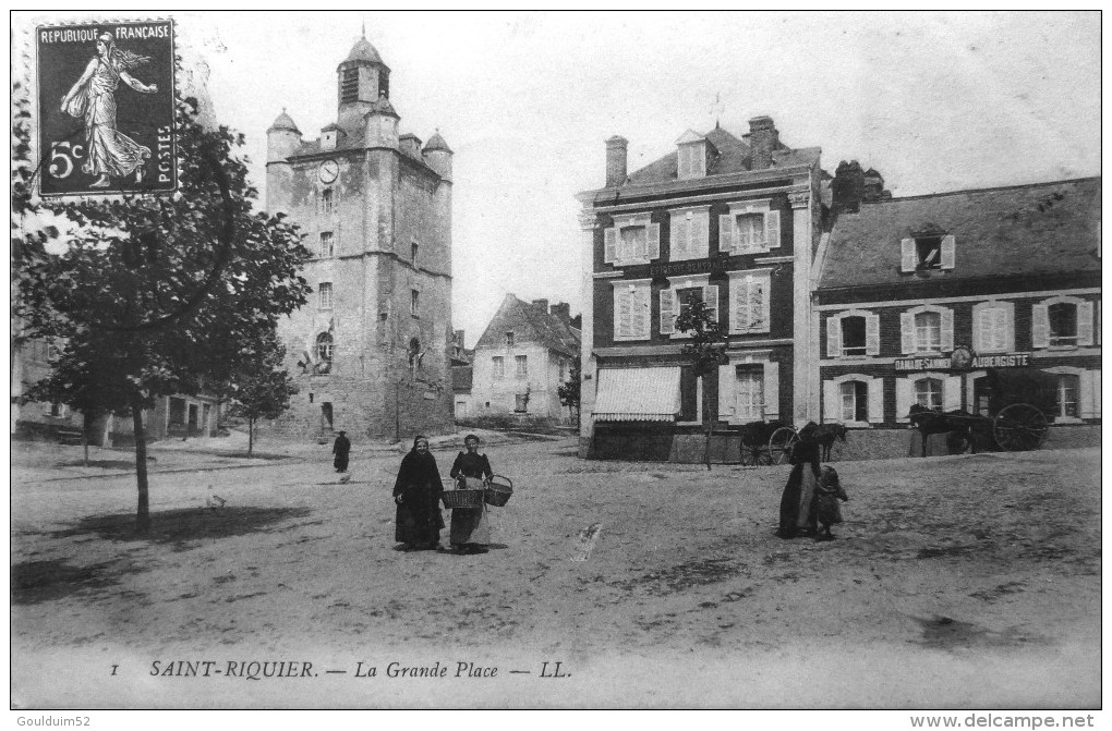 La Grande Place - Saint Riquier