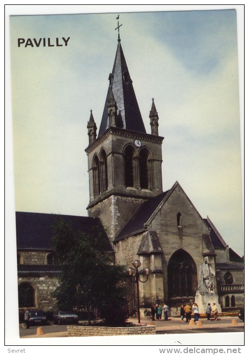 PAVILLY ..L'Eglise Et La Place Rénovée.  CPM - Pavilly