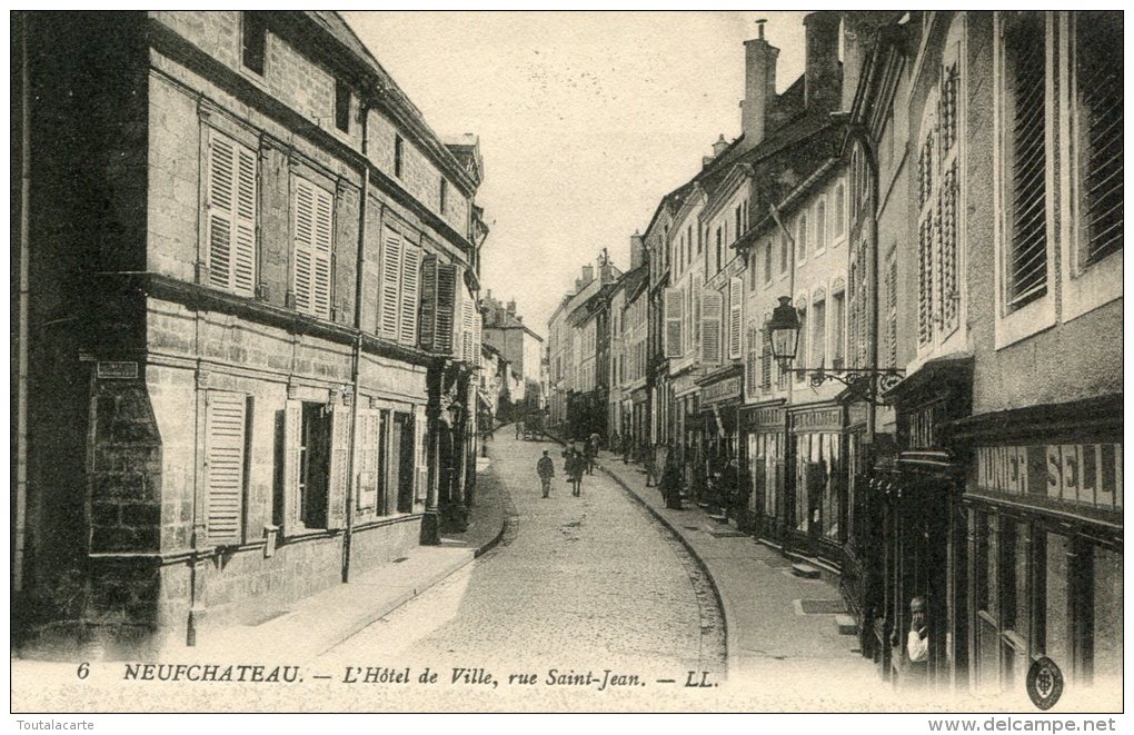 CPA 88 NEUFCHATEAU L HOTEL DE VILLE RUE SAINT JEAN 1915 - Neufchateau