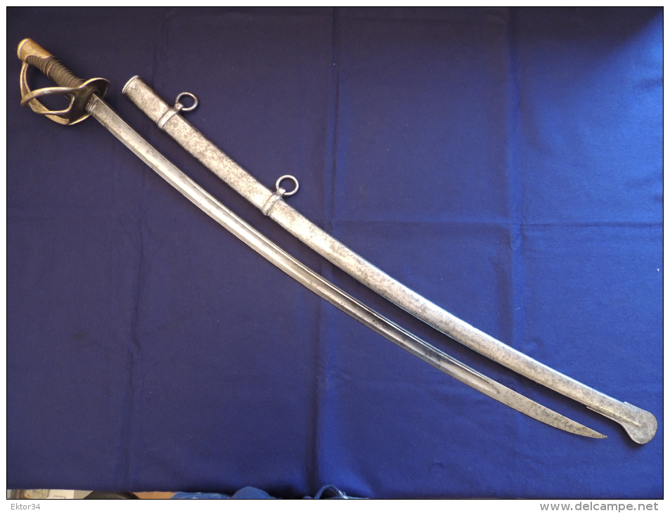 SABRE DE CAVALERIE LEGERE MODELE 1822 AVEC FOURREAU, Tout Au Même Numéro - Armes Blanches