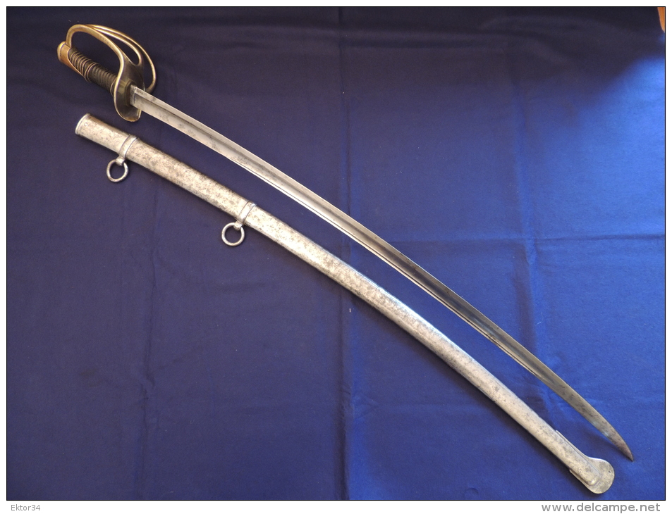 SABRE DE CAVALERIE LEGERE MODELE 1822 AVEC FOURREAU, Tout Au Même Numéro - Armes Blanches