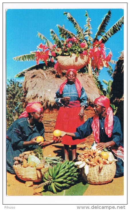 HAITI-7    FURCY : Celine, Ti-Femme & Ti-Sor Preparing To Visit The Kenscott Market - Haïti