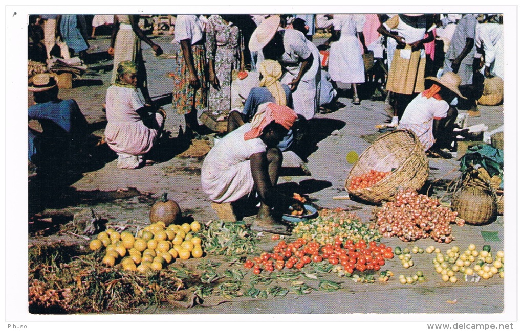 HAITI-10     PORT-AU-PRINCE : Vegetable Vender - Haïti
