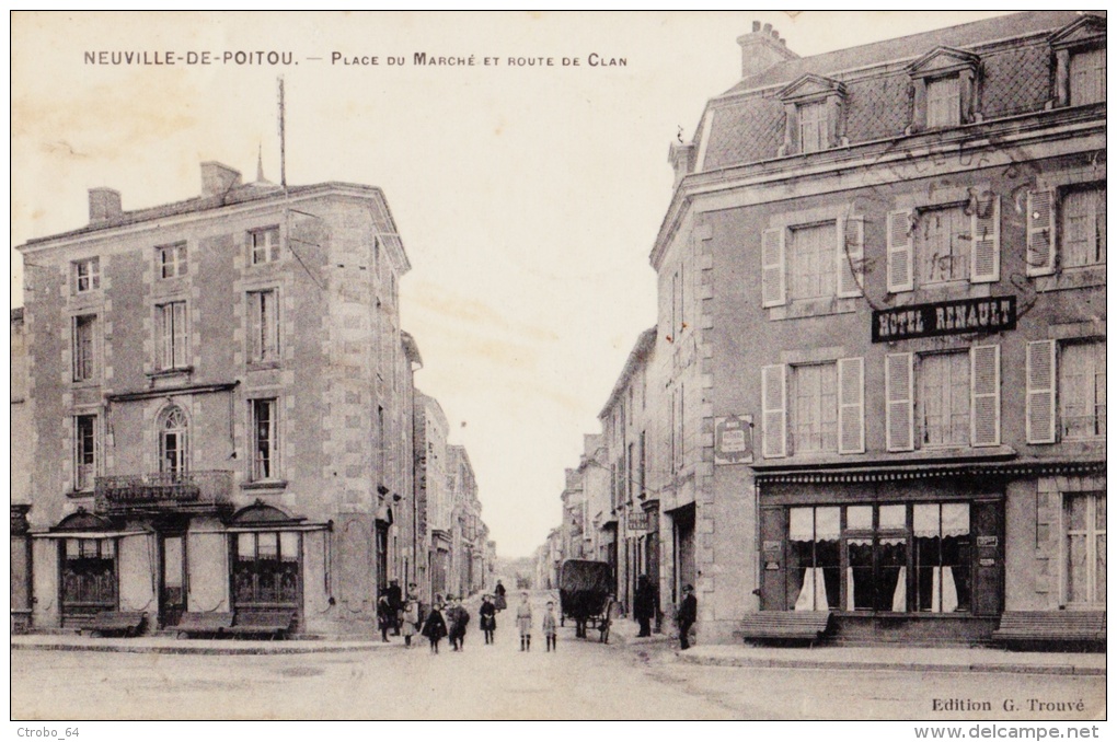 CPA NEUVILLE EN POITOU 86 - Place Du Marché Et Route De Clan - Neuville En Poitou