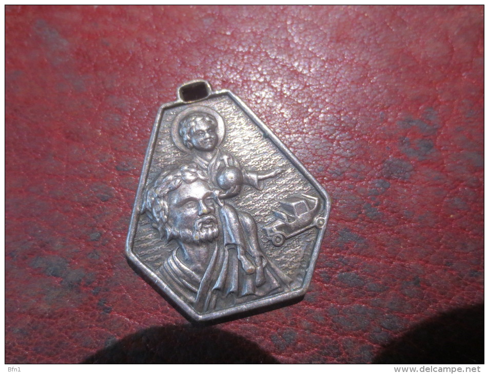 St CHRISTOPHE MARTYR VERS 250 - ARMOIRIES REVEL - VOIR PHOTOS - Pendants