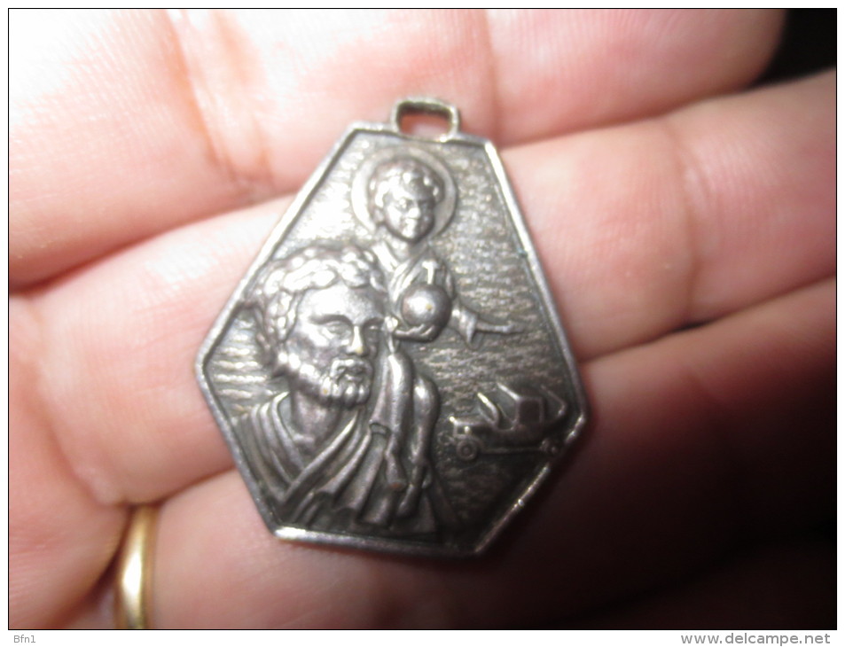 St CHRISTOPHE MARTYR VERS 250 - ARMOIRIES REVEL - VOIR PHOTOS - Pendants