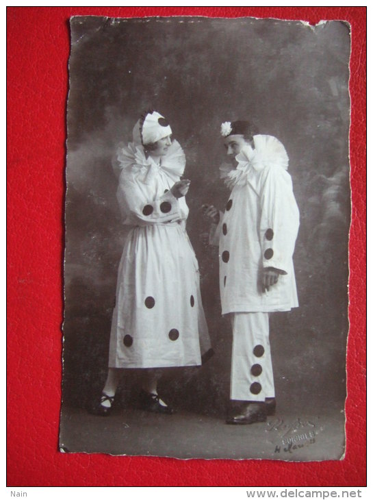 BELGIQUE - SOIGNIES - CARTE PHOTO DU PHOTOGRAPHE DE SOIGNIES , COUPLE EN HABIT DE PIERROT... - Soignies