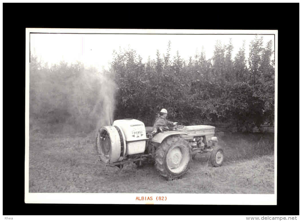 82 - ALBIAS - Traitement Des Pommes Golden - Tracteur - Albias