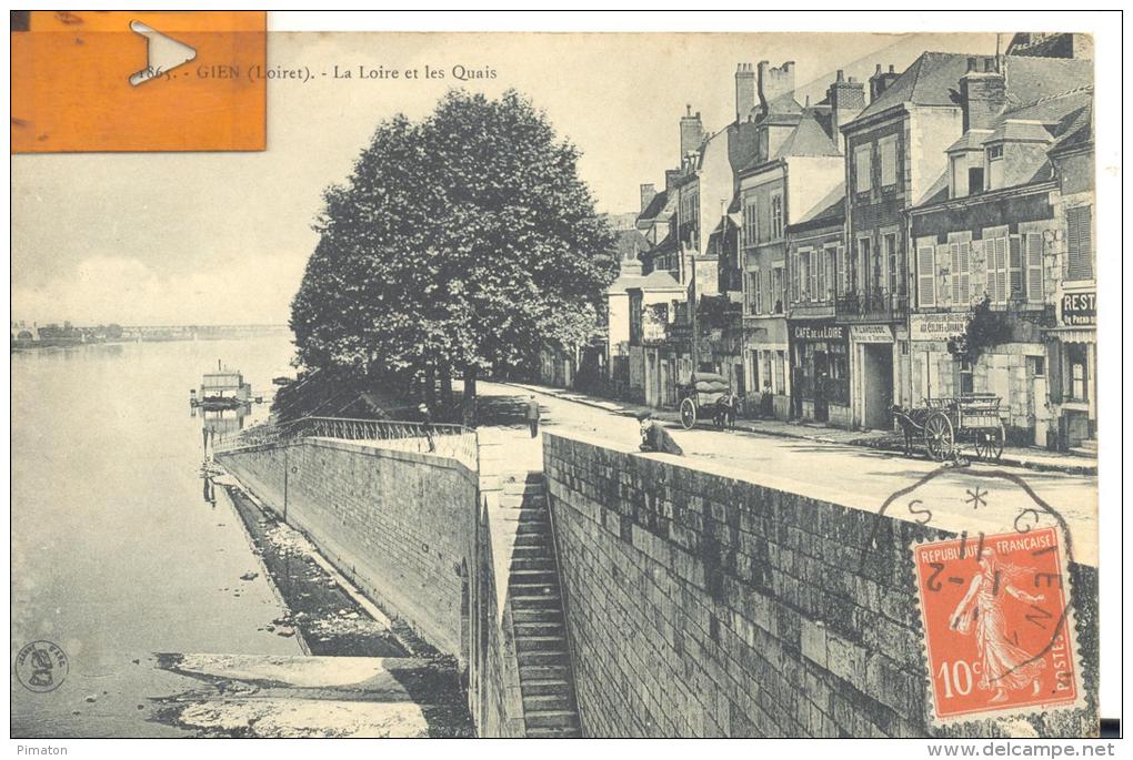 GIEN - La Loire Et Les Quais , Voir Scan - Gien