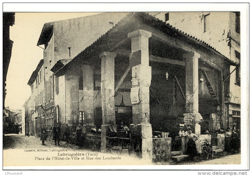 Carte Postale Ancienne Labruguière - Place De L'Hôtel De Ville Et Rue Des Lombards - Labruguière