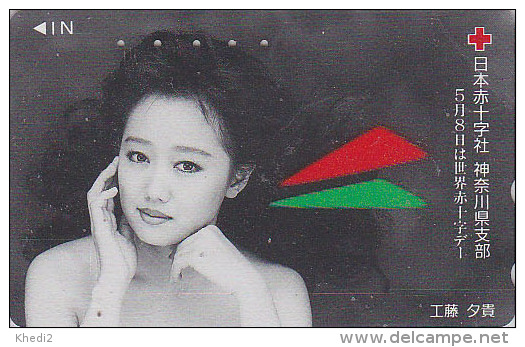 Télécarte JAPON / 110-011 - CROIX ROUGE / Femme - RED CROSS GIRL JAPAN Phonecard - ROTES KREUZ Telefonkarte - 392 - Personnages