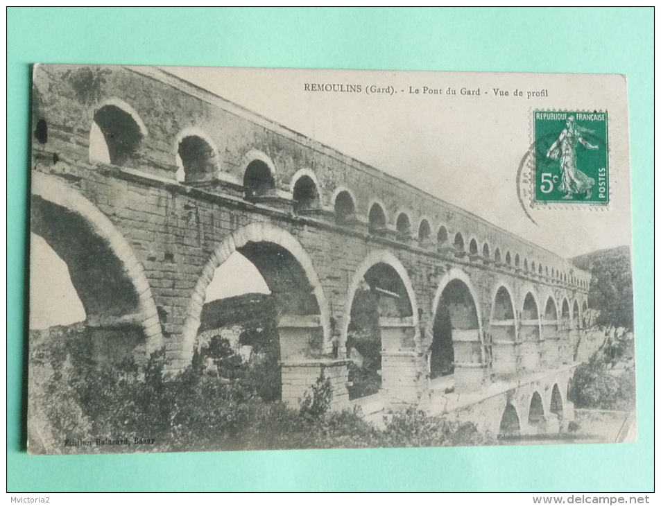 REMOULINS - Le Pont Du Gard Vu De Profil - Remoulins