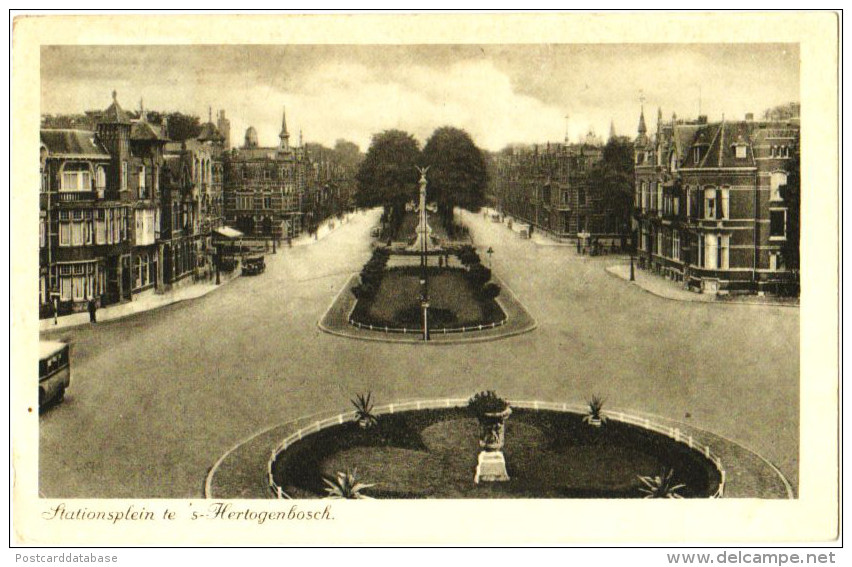 Stationsplein Te 's Hertogenbosch - 's-Hertogenbosch