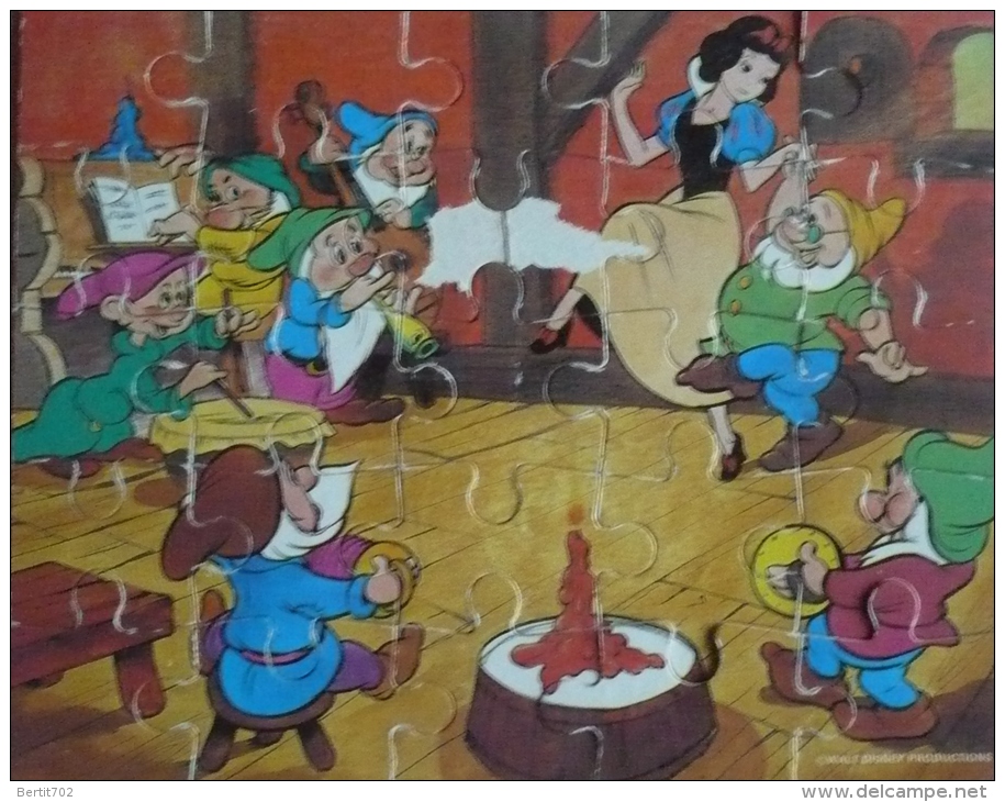 RARE PUZZLE  BOIS - HOUT- HOLZ - WOOD   SKALA  25 Pièces   222 X 176mm   - WALT DISNEY- BLANCHE-NEIGE ET LES 7 NAINS - Puzzles