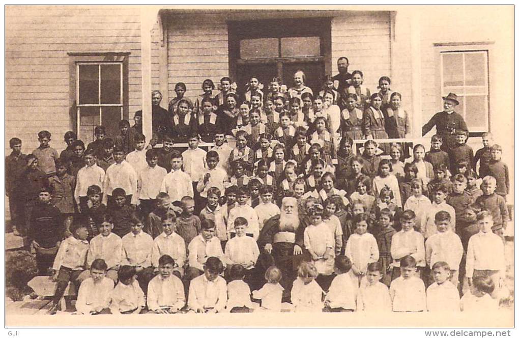 MISSIONS Des Pères OBLATS Dans L´Extrême Nord Canadien Mgr Grouard Vic Apo. D´Ethabaska Visite Les écoles - Missions