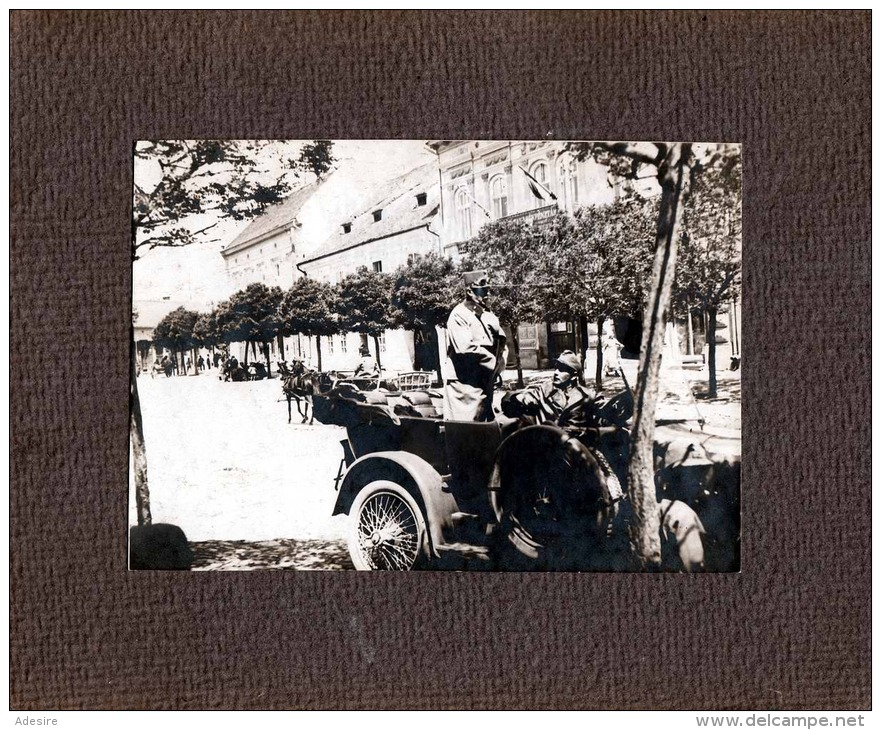 Sehr Seltenes Foto, Kaiser F.J.? Im Oldtimer Stehend Bei Fahrt Durch Die Strassen, Großes Orig.Foto Auf Karton Um 1910 - Krieg, Militär