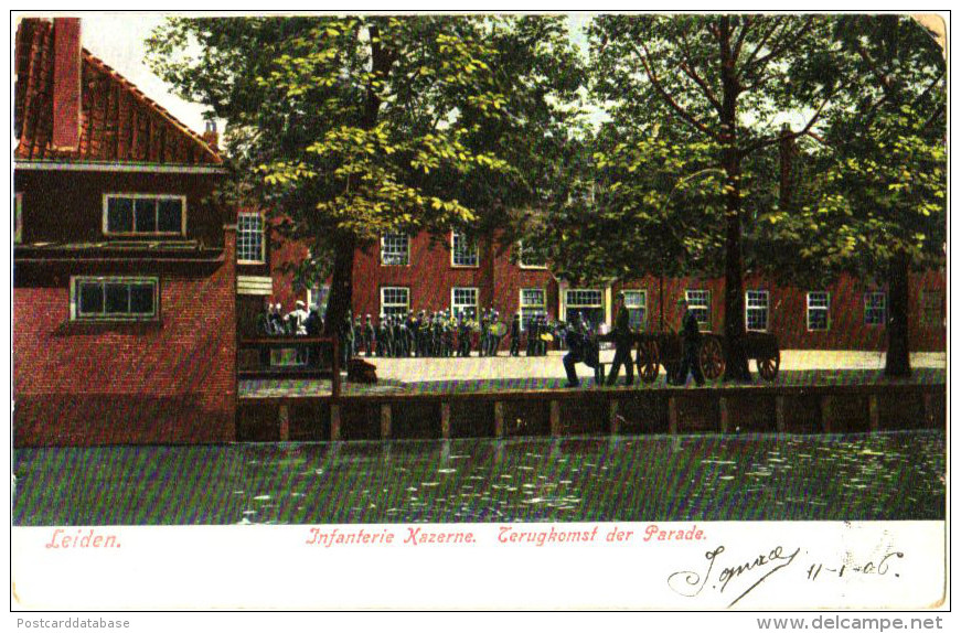 Leiden - Infanterie Kazerne Terugkomst Der Parade - Leiden