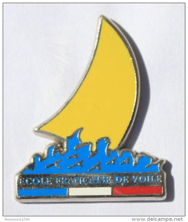 Pin's ECOLE FRANCAISE DE VOILE - Voile Jaune - Zamac - Decat - C1223 - Sailing, Yachting