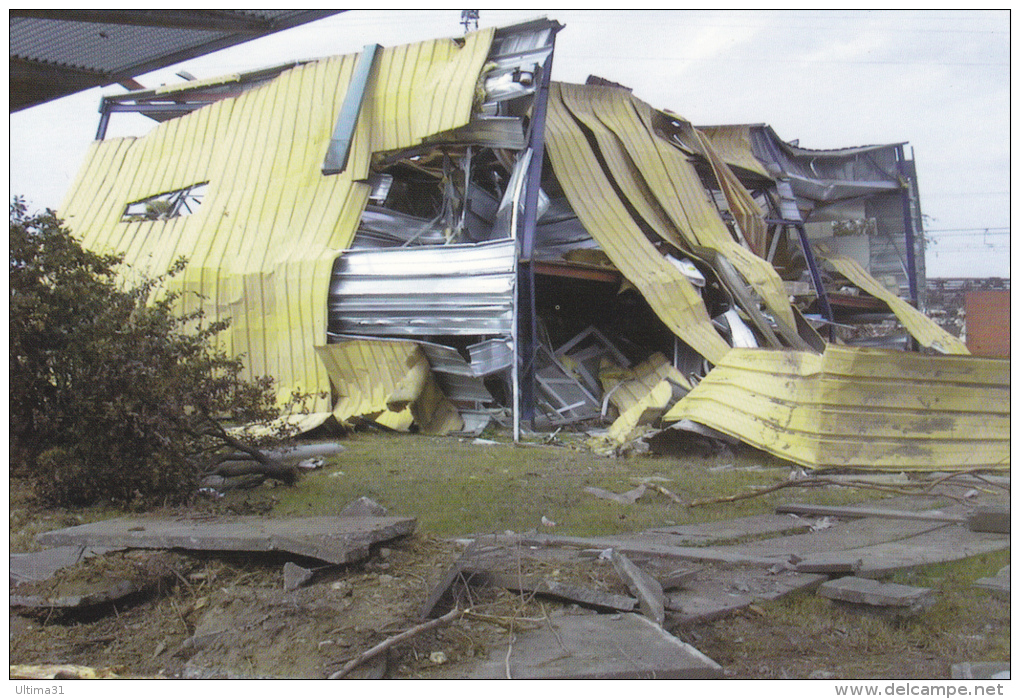 CPM CATASTROPHE AZF TOULOUSE 21 SEPTEMBRE 2001 HANGAR DETRUIT AUTRE 6/8 - Catastrofi