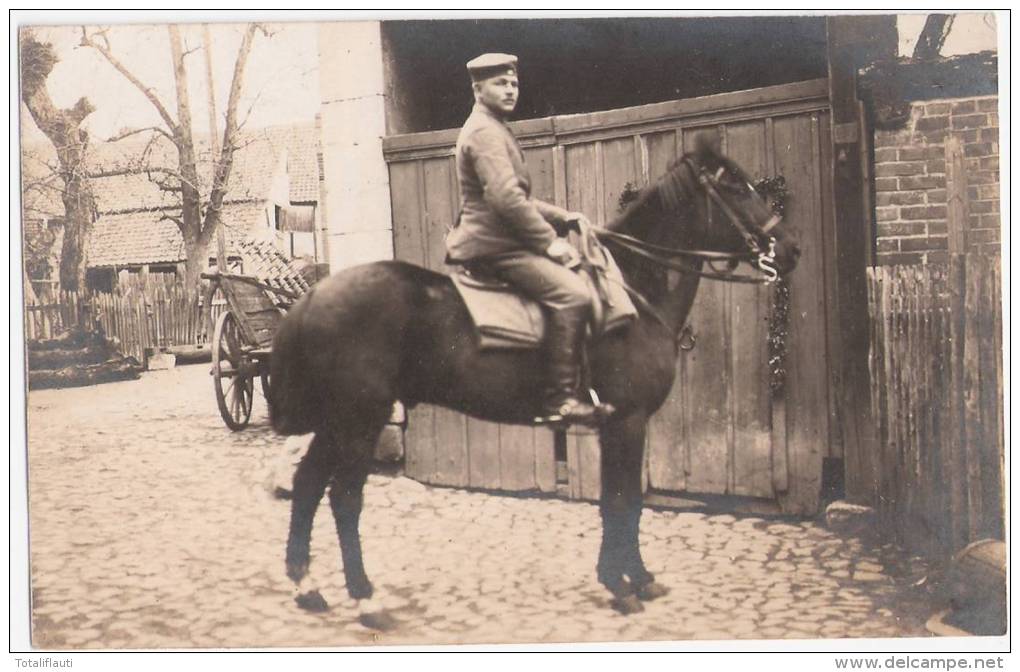 Hamburg Wilhelmsburg Moorwärder 16 Sohn Des Hofbesitzer Adolf Buhk Auf Dem Hof  Hoch Zu Roß Pferd Im Urlaub 1917 Private - Wilhemsburg