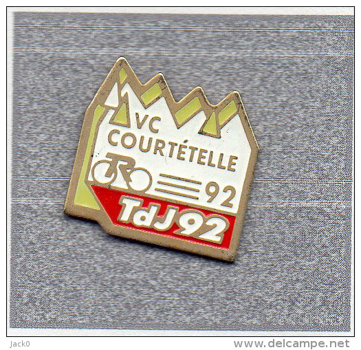 Pin´s  Sport  Cyclisme, Le  Tour  Du  JURA  ( 39 )  1992  Avec  Le  V.C  COURTETELLE - Radsport