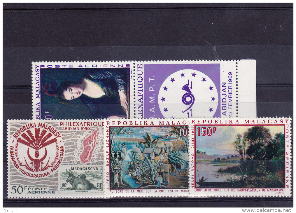 MADAGASCAR- POSTE AERIENNE N° 108 A 111- NEUF X    COTE : 11,50 € - Airmail