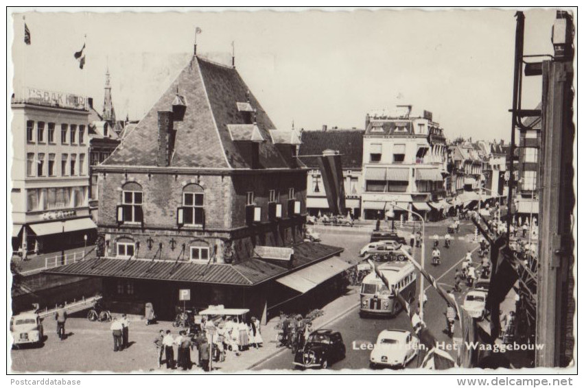 Leeuwarden - Het Waaggebouw - & Bus, Old Cars - Leeuwarden