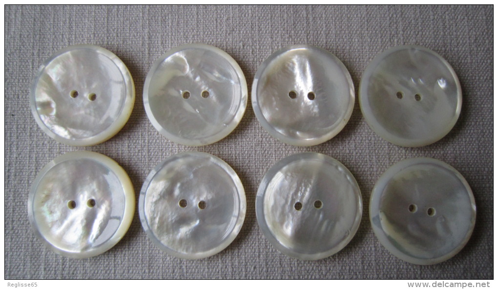 Lot De 8 Boutons Nacre 2,5 Cm - Knopen